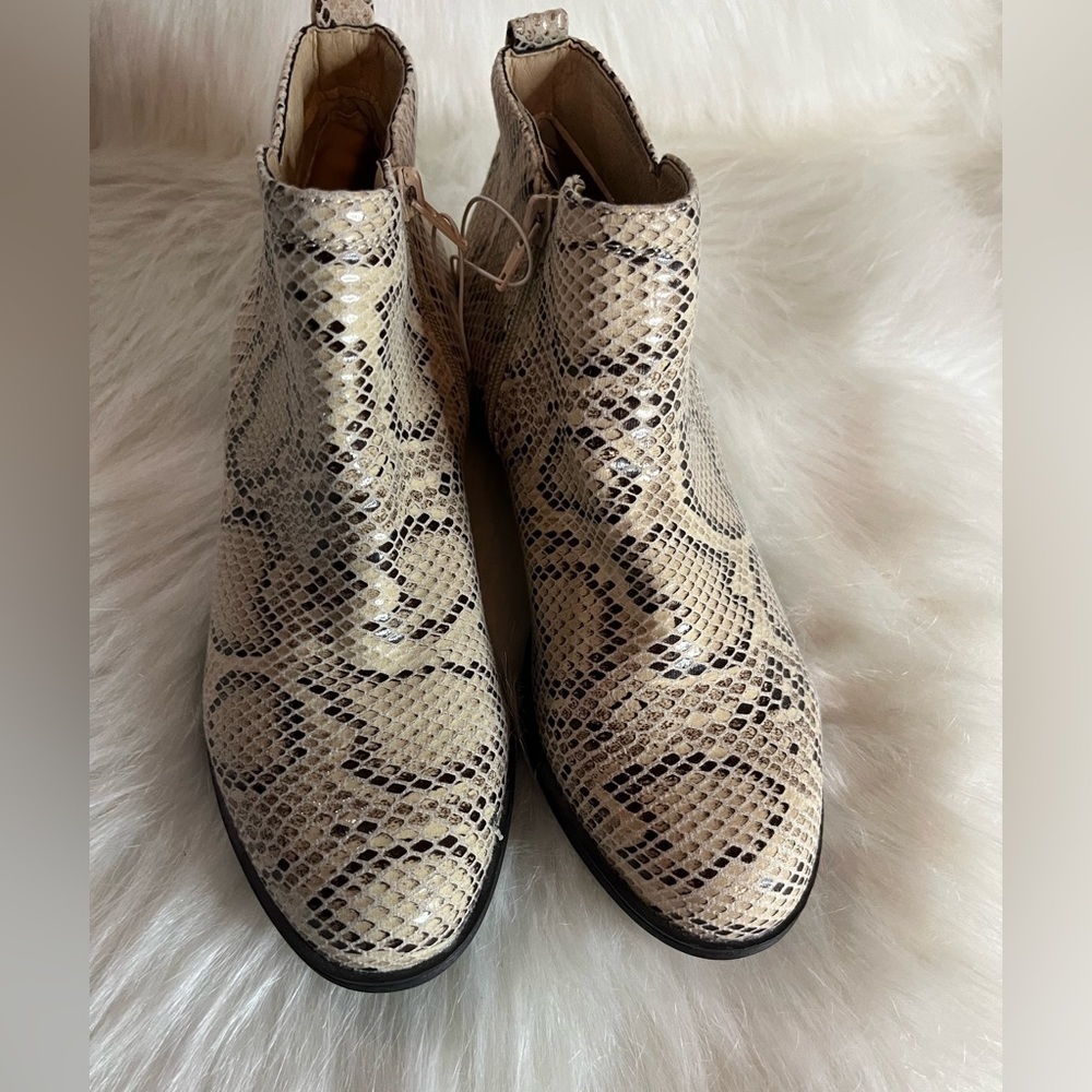 NWT Annaliese Snake Pattern Ankle Boots Size 8M